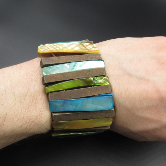 Vintage Interesting Colorful Wood & Shell Bracelet - Picture 2 of 4